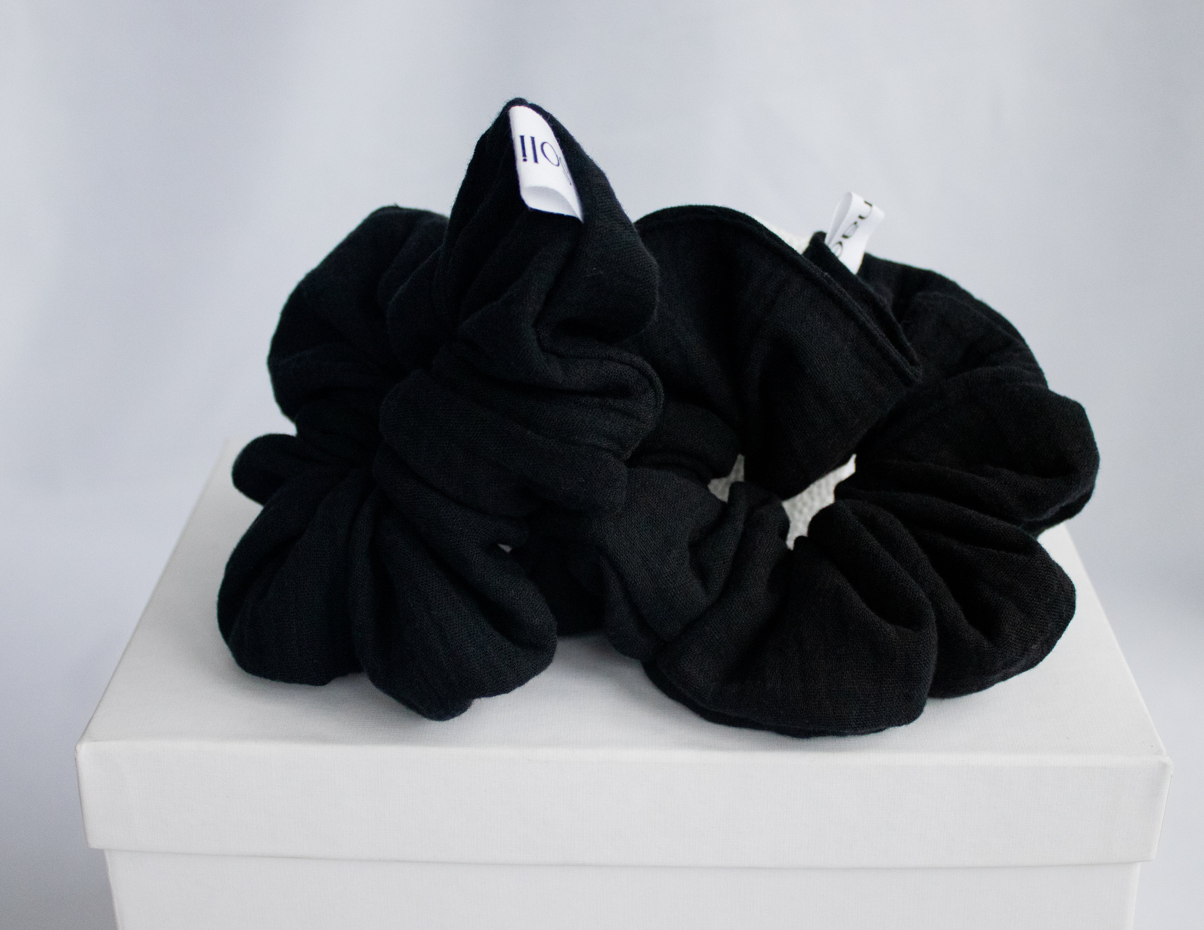 LOLA scrunchie